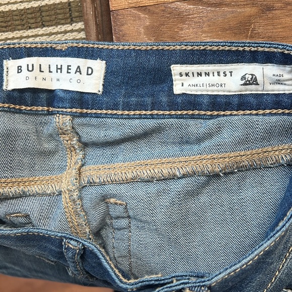 Bullhead Denim and Co Skinniest Ankle Short Juniors Size 1 - Picture 6 of 8